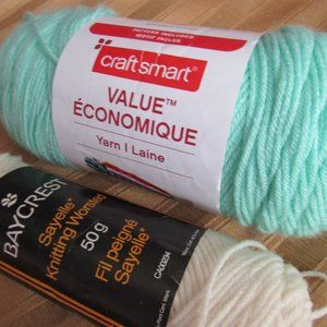 lot of 2 sks acrylic yarn, Craft smart value economique(198g) & Baycrest Sayelle